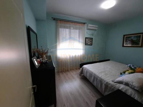 Tirane, shes apartament 3+1 Kati 5, 136 m² 200.000 Euro (Rruga e Kavajes)