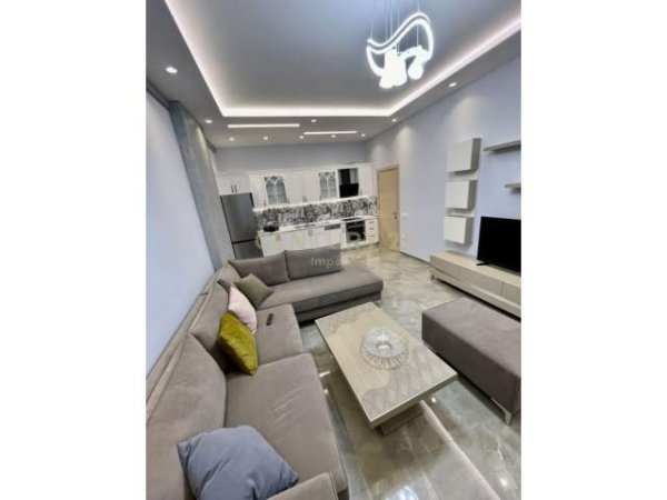Tirane, jepet me qera apartament 1+1 Kati 4, 76 m² 600 Euro (Rruga e Kavajes)