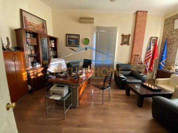 Durres, jepet me qera ambjent biznesi Kati 3-te, 29 m² 290 Euro (Tek Gjykata)