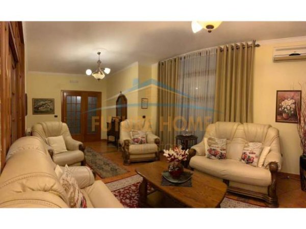 Durres, shitet apartament 3+1+BLK Kati 6, 200 m² 180.000 Euro (Prane Gjykates)