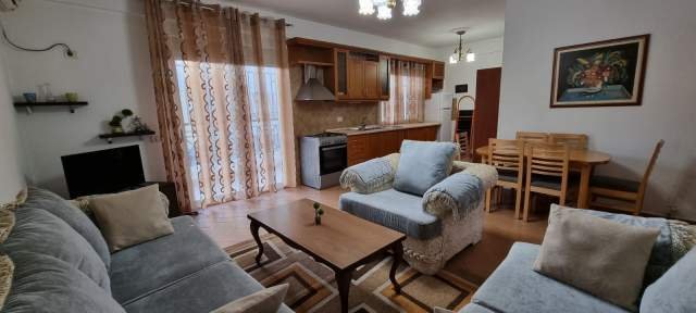 Tirane, jepet me qera apartament 2+1+BLK Kati 6, 105 m² 480 Euro (siri kodra)