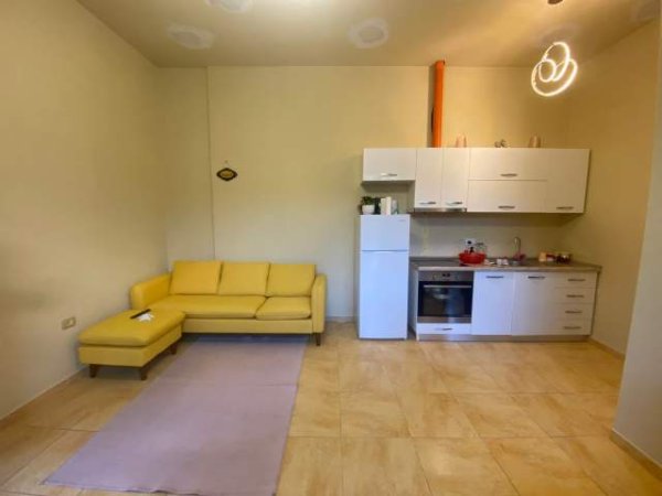 Tirane, jepet me qera apartament 1+1+A+BLK Kati 1, 70 m² 33.000 Leke (Rruga)