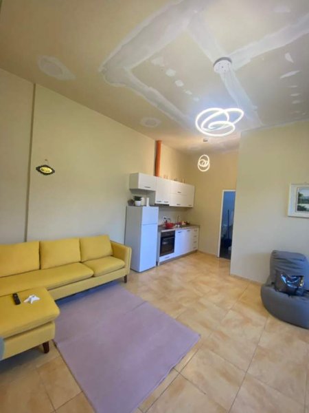 Tirane, jepet me qera apartament 1+1+A+BLK Kati 1, 70 m² 33.000 Leke (Rruga)