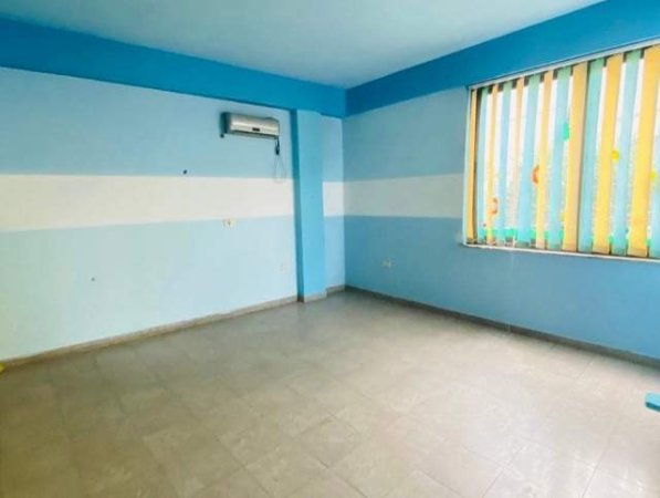 Tirane, jepet me qera Vile 3 Katshe Kati 4, 464 m² 1.800 Euro (Rr. Musa Agolli)