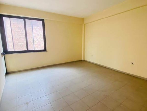 Tirane, jepet me qera Vile 3 Katshe Kati 4, 464 m² 1.800 Euro (Rr. Musa Agolli)