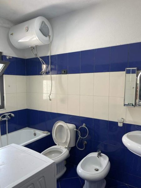 Tirane, jepet me qera Penthouse 2+1+A+BLK Kati 2, 100 m² 40.000 Leke (Rruga Zografet)