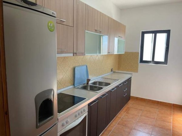 Tirane, jepet me qera Penthouse 2+1+A+BLK Kati 2, 100 m² 40.000 Leke (Rruga Zografet)