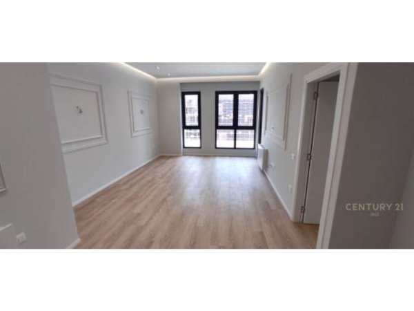 Tirane, shitet apartament 3+1 Kati 3, 119 m² 235.000 Euro (21 dhjetori)