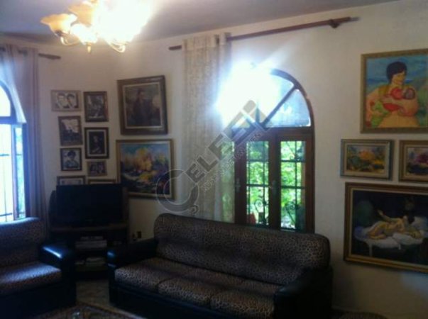 Tirane, jepet me qera 1+1 Kati 1, 80 m² 250 Euro (liqeni thate)