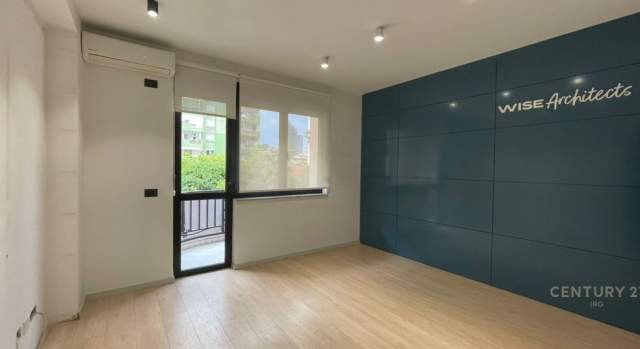 Tirane, jepet me qera apartament 2+1 Kati 1, 110 m² 600 Euro (blloku)