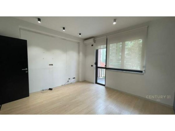 Tirane, jepet me qera apartament 2+1 Kati 1, 110 m² 600 Euro (blloku)