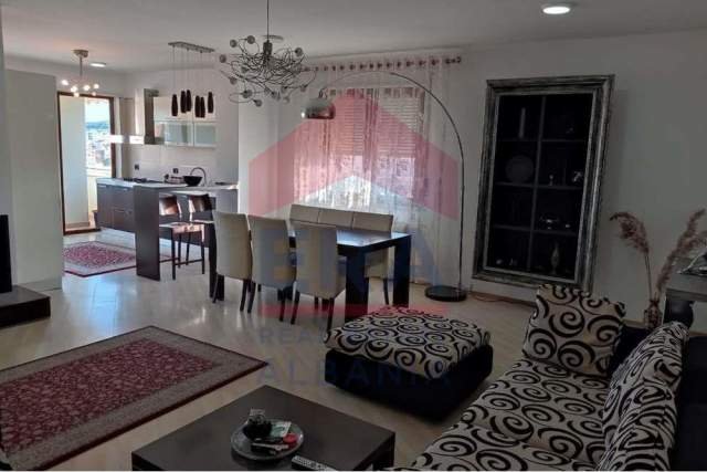 Tirane, jepet me qera apartament 2+1+BLK Kati 8, 122 m² 500 Euro (Blv. Bajram Curri)