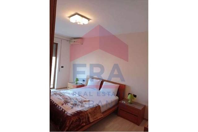Tirane, jepet me qera apartament 2+1+BLK Kati 8, 122 m² 500 Euro (Blv. Bajram Curri)