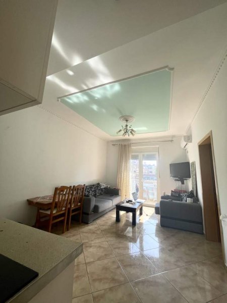 Tirane, ndarje qeraje 2+1+BLK Kati 3, 350 Euro (Bulevardi Zogu 1)