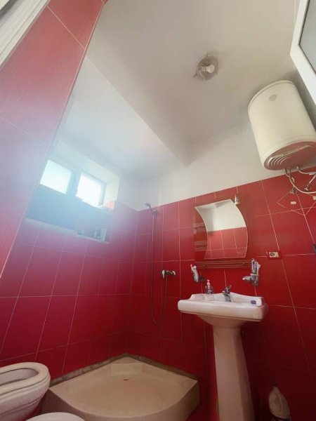 Tirane, ndarje qeraje 2+1+BLK Kati 3, 350 Euro (Bulevardi Zogu 1)