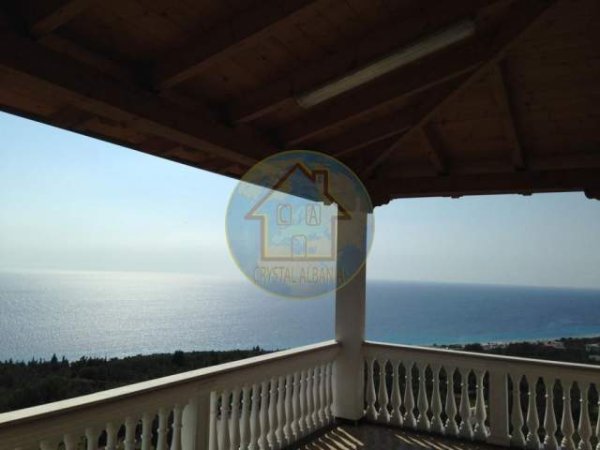 Dhermi, jepet me qera Vile 2+1+A Kati 3, 6.000 Euro (Drimadhe)
