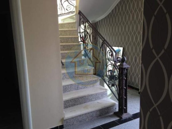 Dhermi, jepet me qera Vile 2+1+A Kati 3, 6.000 Euro (Drimadhe)