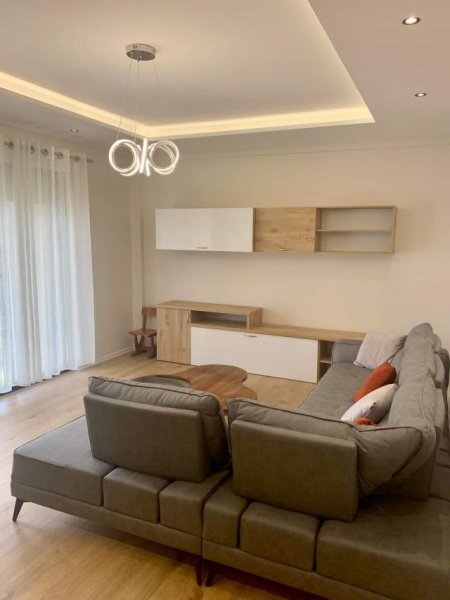 Tirane, jepet me qera apartament 2+1 Kati 1, 130 m² 850 Euro (Liqeni i thate)