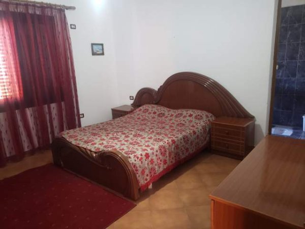 Durres, jepet me qera apartament 2+1 Kati 2, 100 m² 39.000 Leke (Fusha e Aviacionit)