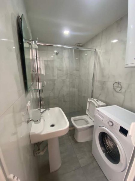 Tirane, jepet me qera apartament 1+1+A+BLK Kati 6, 65 m² 350 Euro (Bill Klinton)