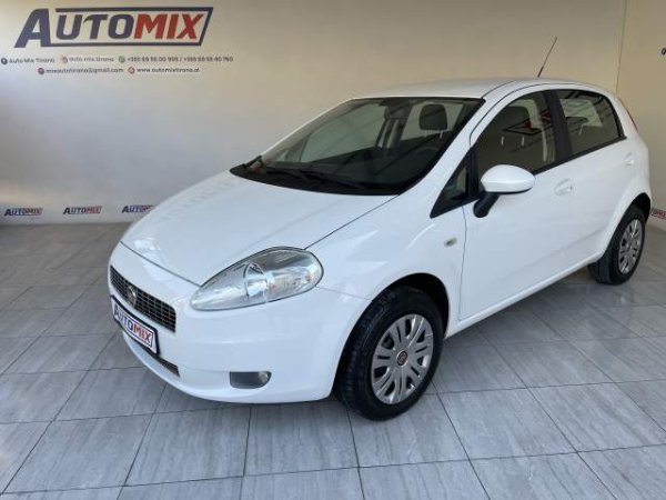 Tirane, shes makine Fiat grande punto Viti 2009, 4.200 Euro