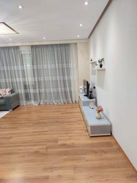 Tirane, jepet me qera apartament 1+1+A+BLK Kati 3, 77 m² 350 Euro (news 24)
