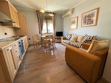 Tirane, jepet me qera apartament 1+1+A+BLK Kati 10, 55 m² 400 Euro (qender)