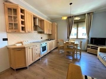 Tirane, jepet me qera apartament 1+1+A+BLK Kati 10, 55 m² 400 Euro (qender)