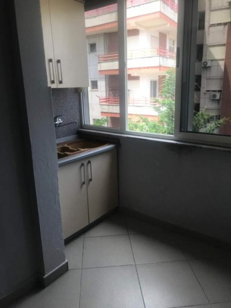 Tirane, jepet me qera apartament 1+1+A Kati 5, 51 m² 30.000 Leke (Adresa. Kongresi Manastirit)