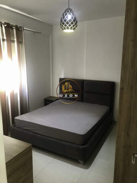 Tirane, jepet me qera apartament 1+1+BLK Kati 4, 66 m² 400 Euro (Komuna e Parisit)