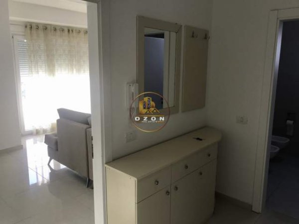 Tirane, jepet me qera apartament 1+1+BLK Kati 4, 66 m² 400 Euro (Komuna e Parisit)