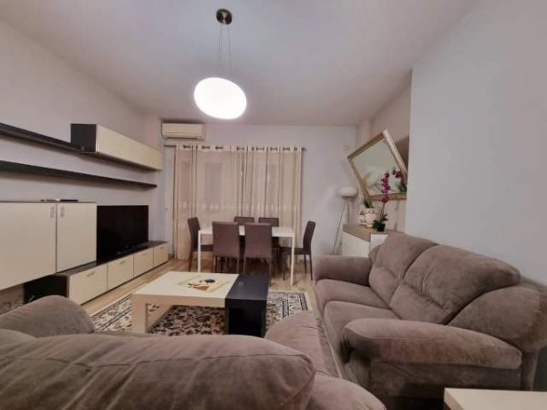 Tirane, jepet me qera apartament 2+1 Kati 2, 96 m² 500 Euro (Asim Voksi)