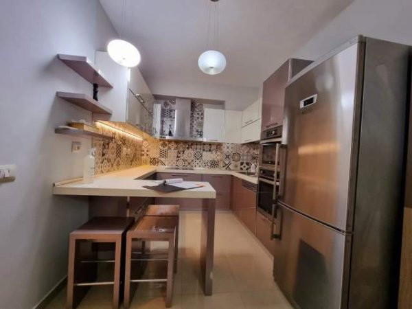 Tirane, jepet me qera apartament 2+1 Kati 2, 96 m² 500 Euro (Asim Voksi)