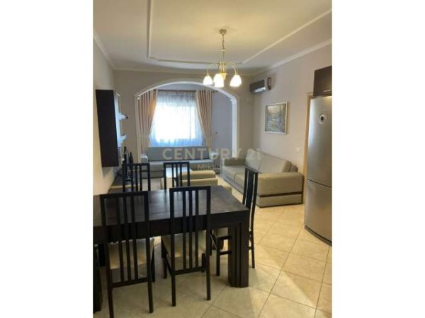 Tirane, jepet me qera apartament 1+1+BLK Kati 3, 60 m² 400 Euro (Bill Klinton)