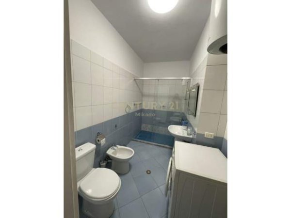 Tirane, jepet me qera apartament 1+1+BLK Kati 3, 60 m² 400 Euro (Bill Klinton)
