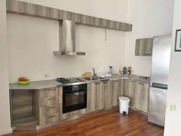 Tirane, jepet me qera apartament 2+1 Kati 8, 100 m² 800 Euro (zogu i zi)