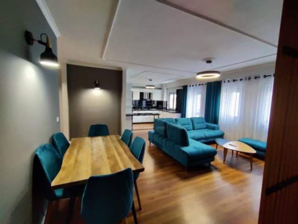 Tirane, jepet me qera apartament 120 m² 550 Euro (Selite)
