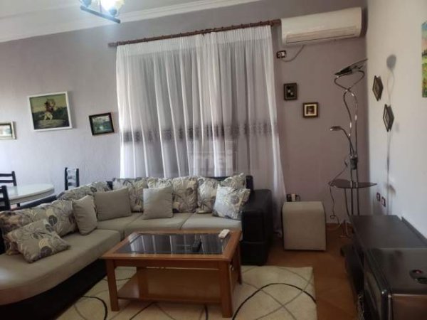 Tirane, jepet me qera apartament 2+1+BLK 100 m² 320 Euro (Fusha e Aviacionit)