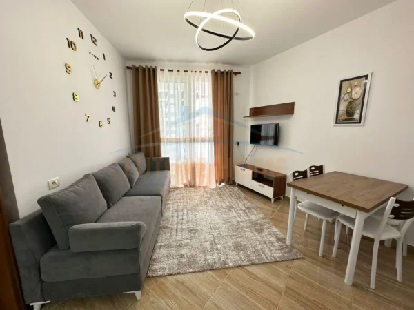Jepet apartamenti 1+1 ne Astir