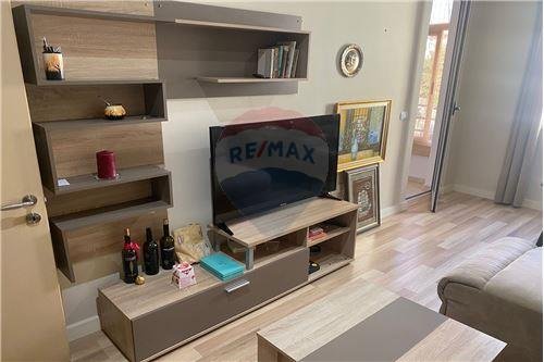 Jepet apartament 1+1 me qera tek Eleonora , Komuna e Parisit