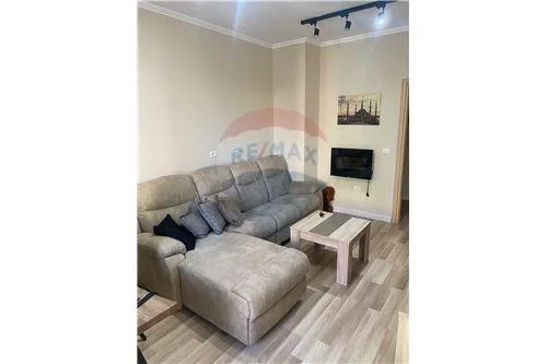 Jepet apartament 1+1 me qera tek Eleonora , Komuna e Parisit
