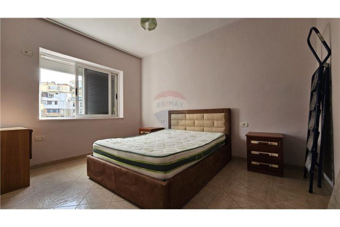 Apartament ne shitje 1+1 tek Xhamia e Tabakeve