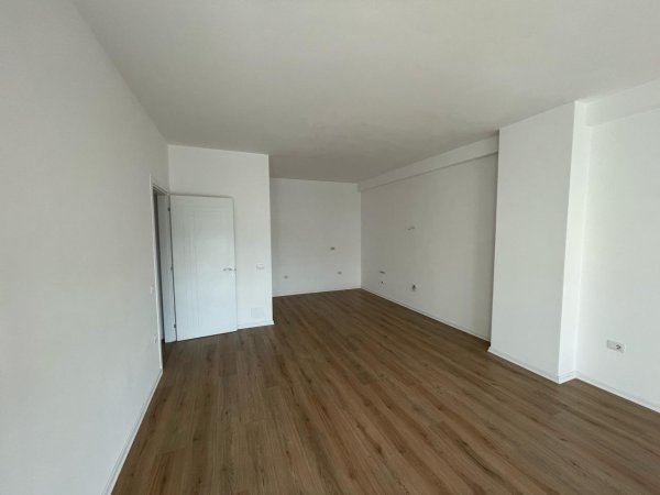 NE ASTIR SUPER APARTAMENT 2+1 + POST PARKIMI PER SHITJE 150,000 EURO!