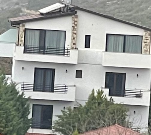 Dhermi, Hotel ne Shitje 4+1 kate. Afer me rrugen Perivolo