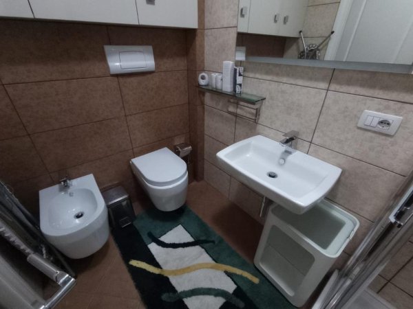 Apartament 2+1 per qira Mozaiku Tiranes, 699€/muaj