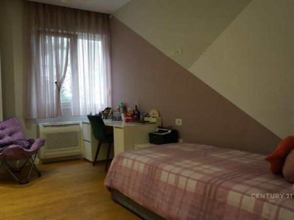 SHITET APARTAMENT 3+1+2+OBORR+2 POSTE PARKIMI TE LIQENI THATE