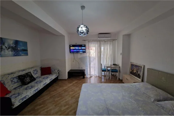 Garsonire me qera afatgjate tek Univers,Vlore!