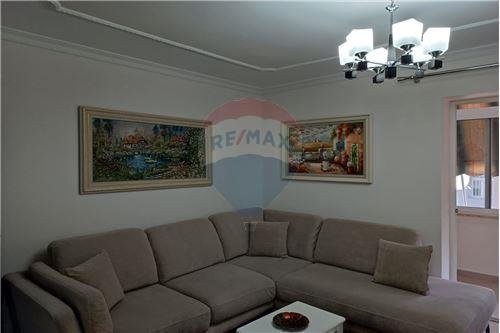 Jepet apartament 3+1 me qira tek Pazari i Ri