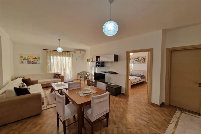 Apartament 1+1 me qera perballe Univers,Vlore!