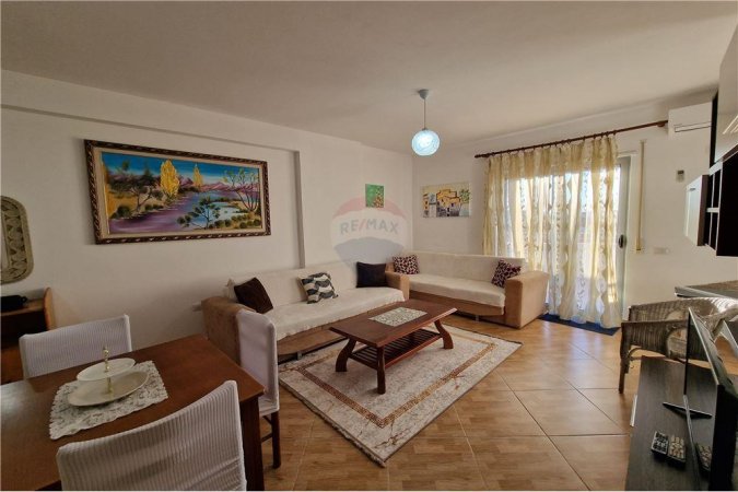 Apartament 1+1 me qera perballe Univers,Vlore!